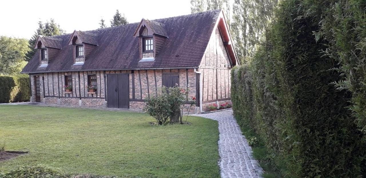 Le Petit Gite De La Varenne Saint-Hellier Bagian luar foto